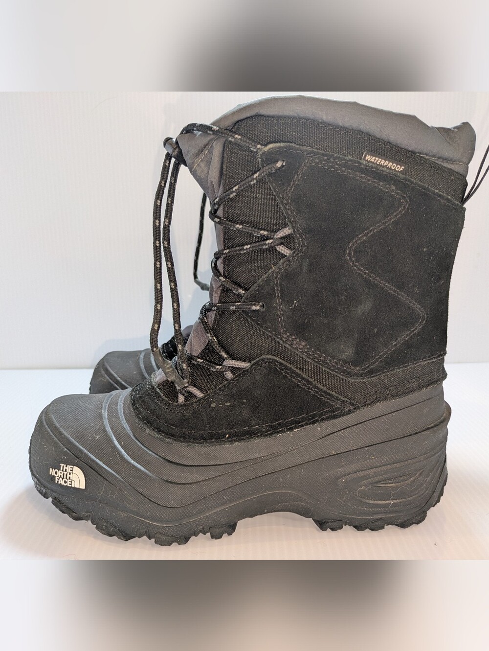 The North Face Waterproof Insulated Winter Snow Boots Youth 4/ women’s size 5.5